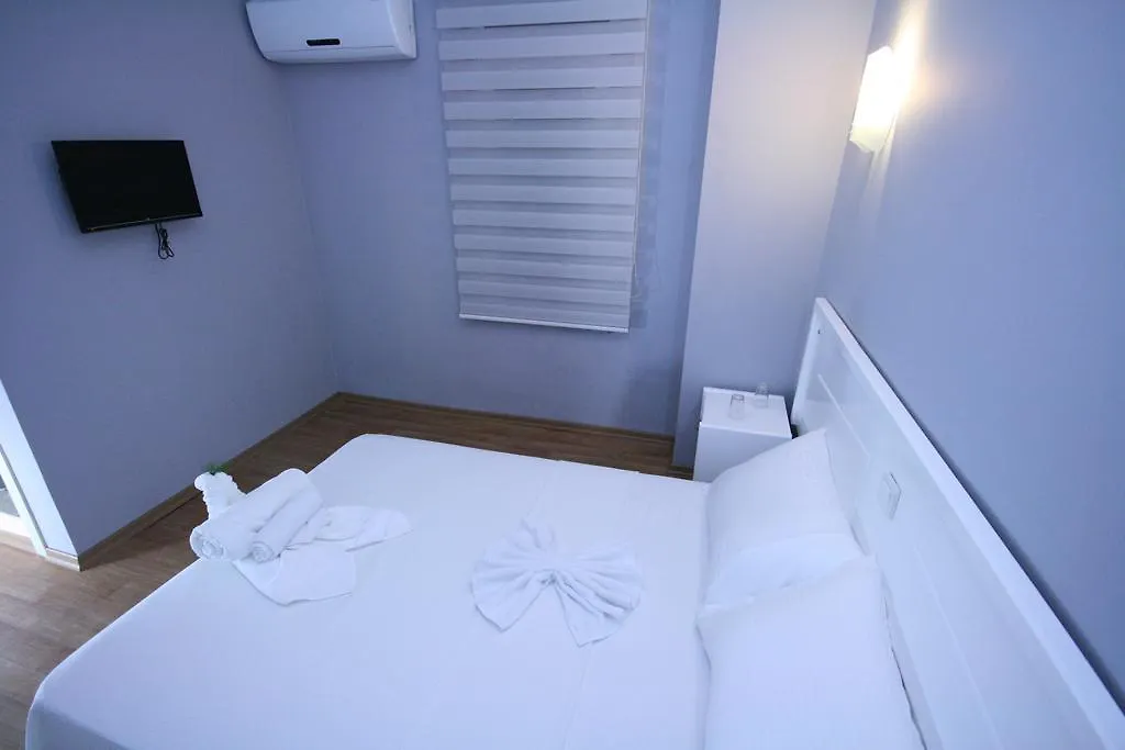 Adrian Beach Hotel フェティエ