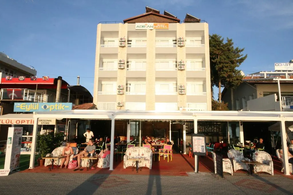 Adrian Beach Hotel フェティエ